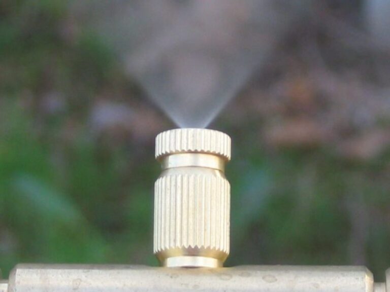 ugello in funzione per raffrescare esterni